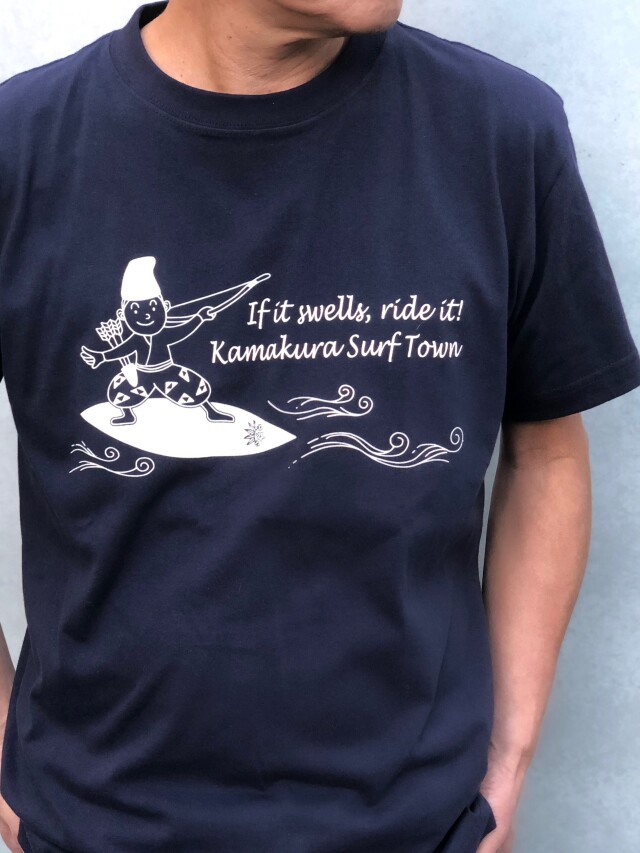 鎌倉サーフTシャツ 源氏ボードを自在に操り、陰謀渦巻く鎌倉の海で