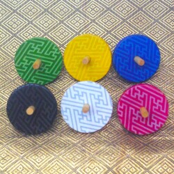 吉祥独楽「紗綾型文様」