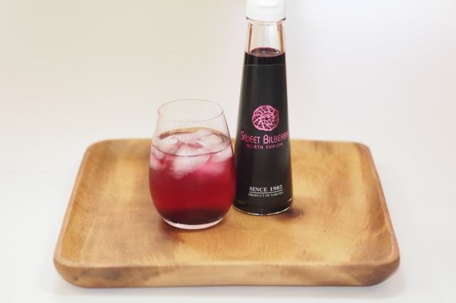 スウィートビルベリー カシスの濃縮ジュースセット 天然の北欧産ブルーベリー ビルベリー 約1 000粒と最高品質のカシスを使用