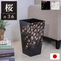 ダストボックス ごみ箱 しだれ桜 和風 蒔絵 調 くず入れ 高さ36 cm 和風 桜 和式 日本 黒 白 塗り ブラック ホワイト 日本製 スクエア 正方形 モダン シック 贈り物 新築祝い ゴミ箱 ごみ箱 漆塗風 紀州漆器 の技術 黒 組立不要 ホテル 旅館 客室 個室 備品