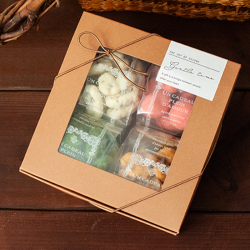 限定価格 本州送料無料 バレンタイン 苺とナッツのチョコレートセット 4種入 コンパクトセット