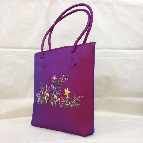 【特価】【アウトレットセール】(b272-03)_バッグ_シャンブレー花刺繍バッグ（紫)