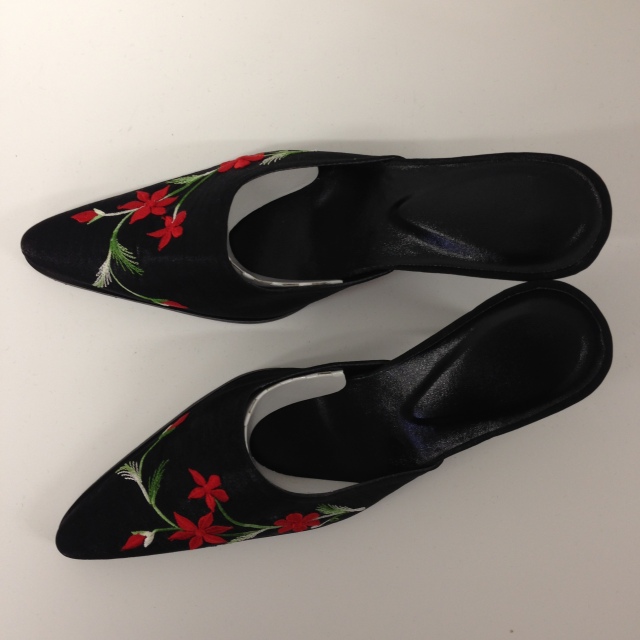 【特価】【アウトレットセール】(km029-7-02)_7サイズ_シューズ_ミュール_シルク花刺繍ミュール(黒/赤)