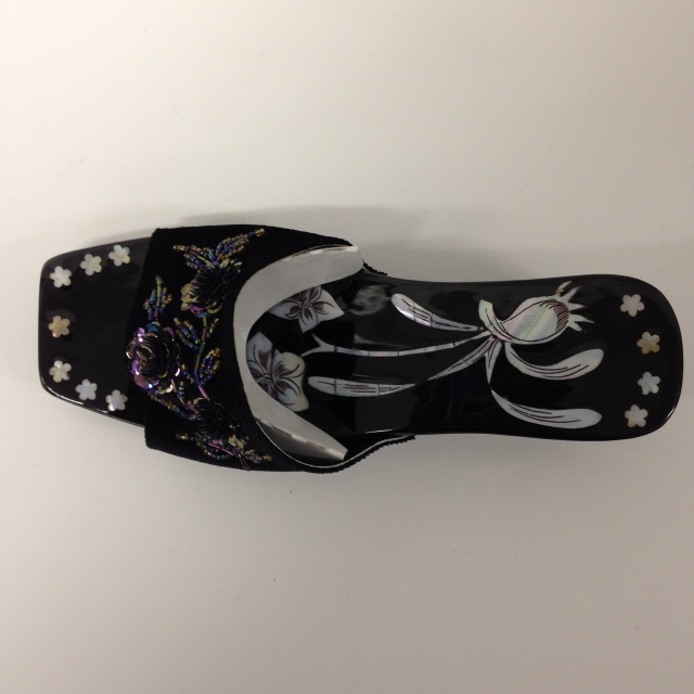 【特価】【アウトレットセール】(kr012-5-03)_5サイズ_シューズ_サンダル_スパンコール螺鈿（スパンコールらでん）（黒）