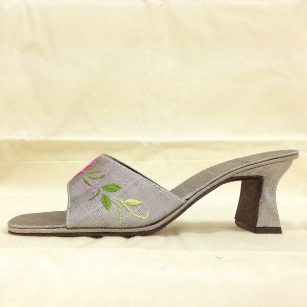 【特価】【激安】【アウトレット】シルク花刺繍サンダル(シルバー)_サンダル_ヒール6cm【kr120】_kr120_L_04.jpg