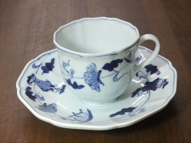 有田焼　青花　牡丹帆船　木甲コーヒー碗皿