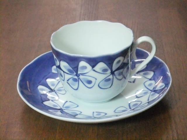 有田焼　青花　花つなぎ　ノーブルコーヒー碗皿