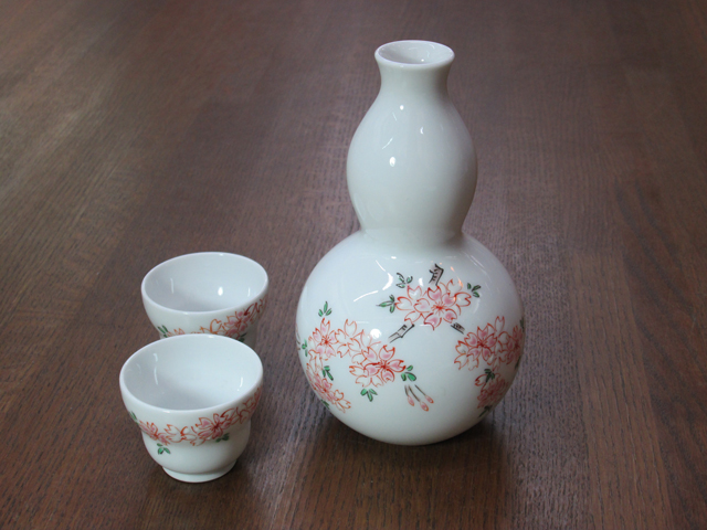 半酒器の正面からの画像です