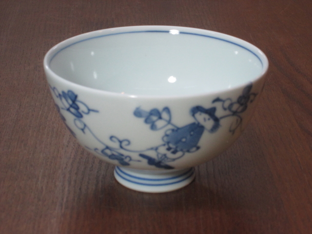 有田焼　青花　唐草異人　丸飯碗（小）