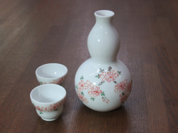 半酒器の正面からの画像です