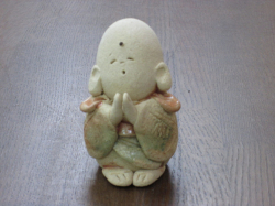 丸地蔵の正面からの画像です