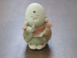 丸地蔵の正面からの画像です