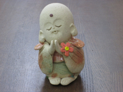 丸地蔵の正面からの画像です
