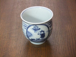 有田焼　青花　長崎紋　反小湯呑