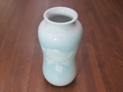 有田焼 奥川俊右衛門 青白磁椿紋 花瓶