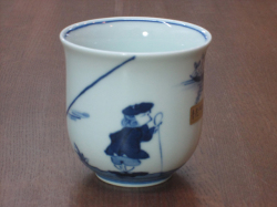 有田焼　青花　ステッキ異人　反マグカップ