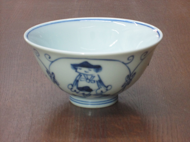 有田焼　青花　間取南蛮図　３．８寸反飯碗