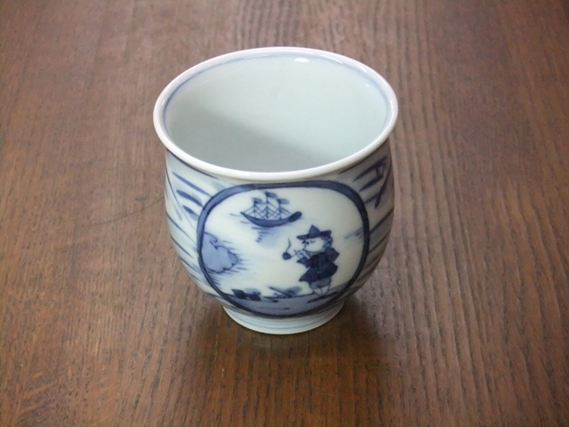 有田焼　青花　長崎紋　反小湯呑