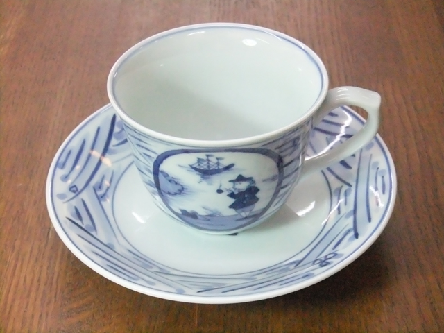 有田焼　青花　長崎紋　百合型コーヒー碗皿