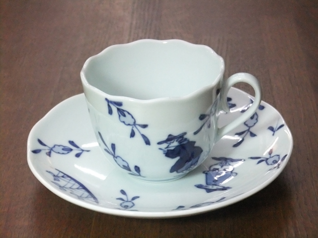 有田焼　青花　草花異人　ノーブルコーヒー碗皿