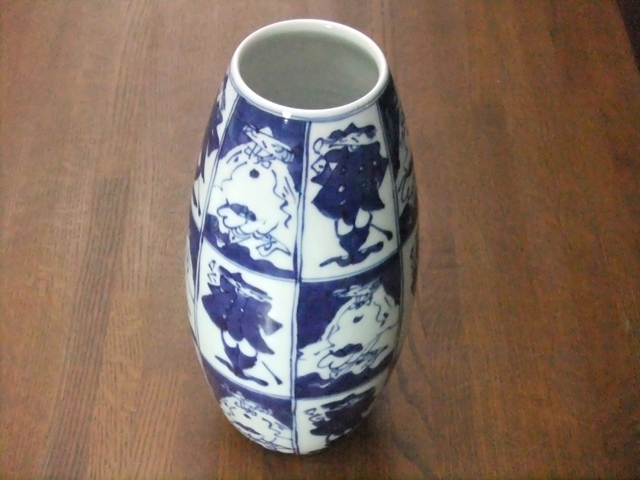 有田焼　青花　ステッキ異人　花瓶