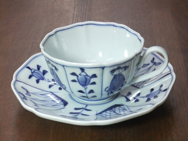 有田焼　青花　割マント異人　木甲紅茶碗皿