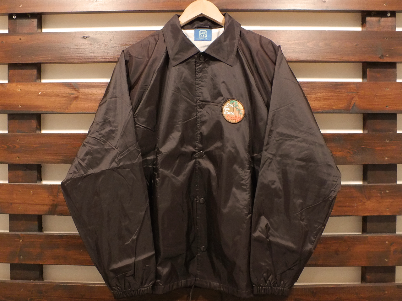 【送料無料】CALIFOLKS COACH JACKET "SUNSET STATE" BROWN