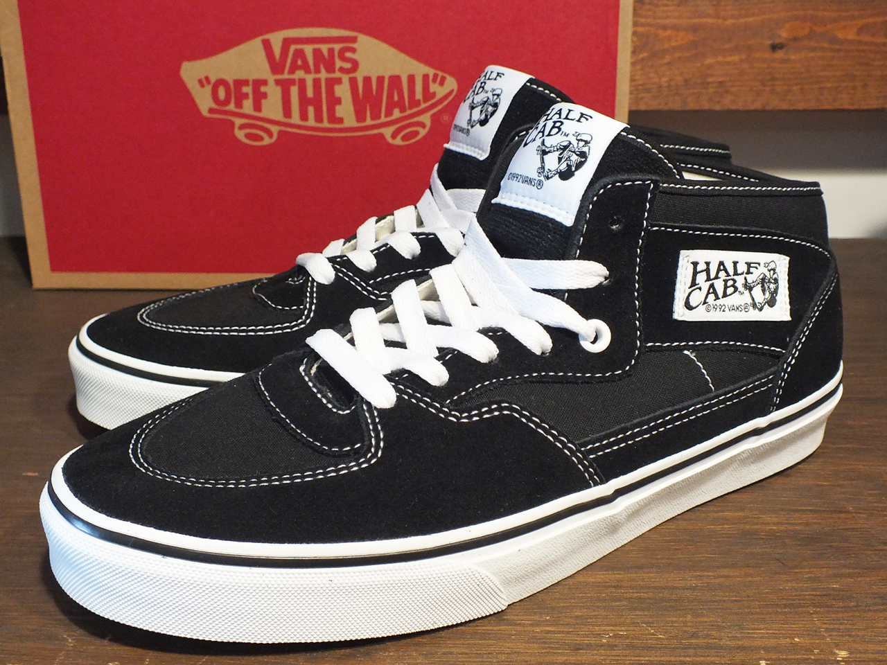 【送料無料】VANS HALF CAB DECON BLACK/TRUE WHITE