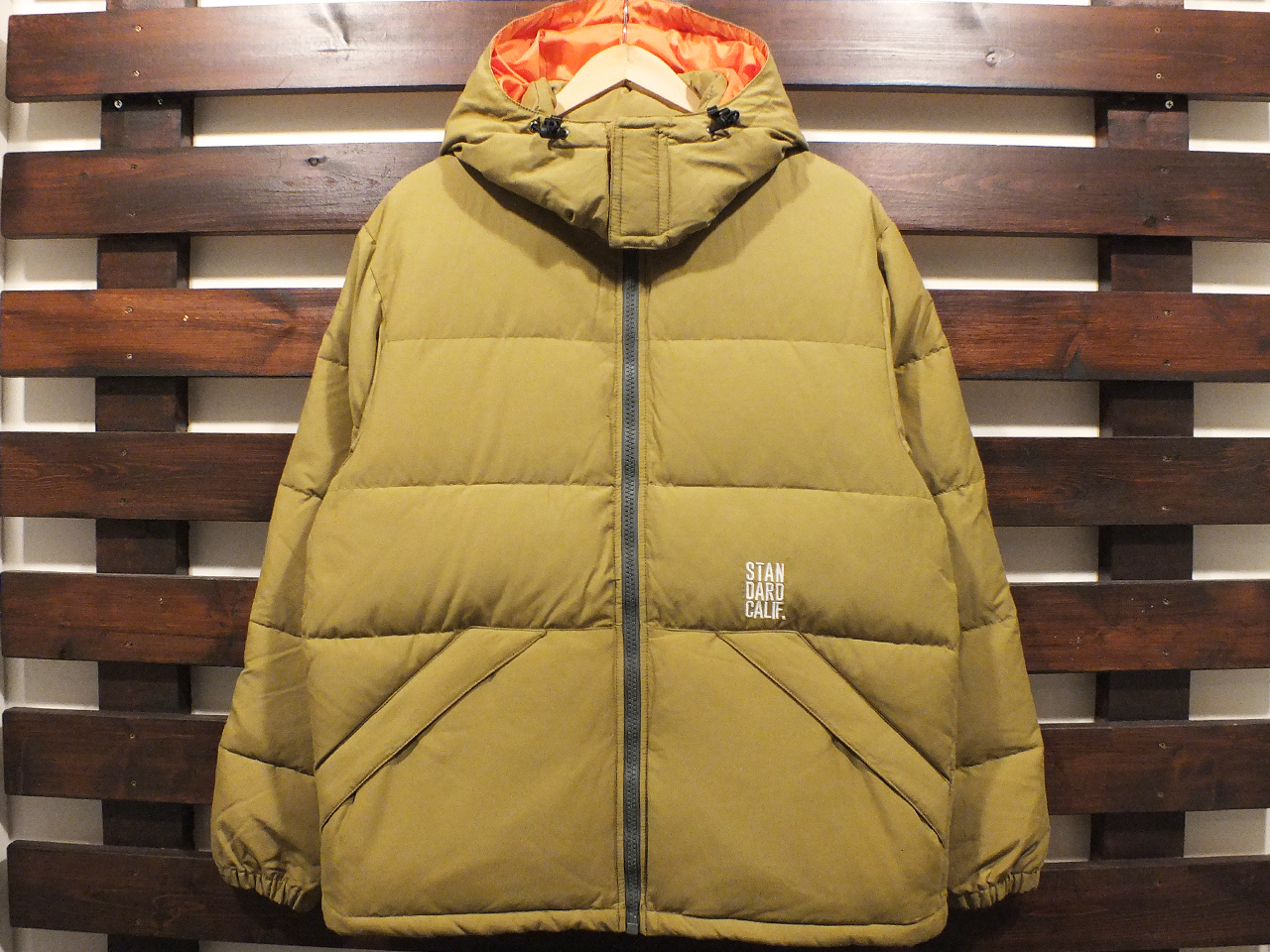 【送料無料】STANDARD CALIFORNIA CLASSIC DOWN JACKET BEIGE