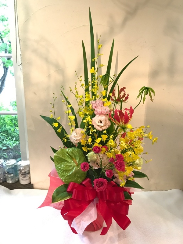 高さを出したスマートなアレンジメント