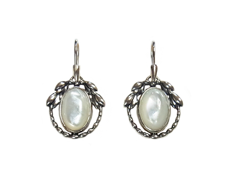 ２０２１　イヤーフック　（マザーオブパール）