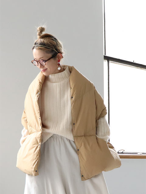 売り切りセール　ナンガ　ポンチョ　モカ NANGA ナンガ レディース アウター 軽アウター ダウンポンチョマフラー