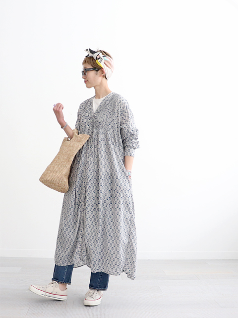 Maison De Soil メゾンドソイル Vネック 花柄ギャザーワンピース