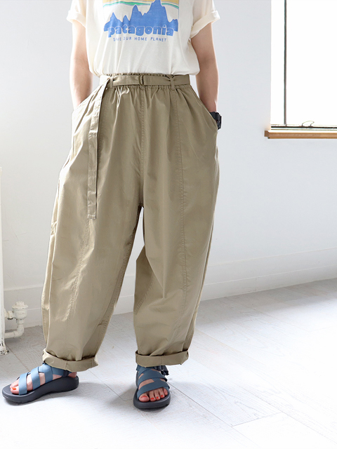 NANGA (ナンガ)　VOLUME GATHER CHINO PANTS W (ボリュームギャザー・チノパンツ)