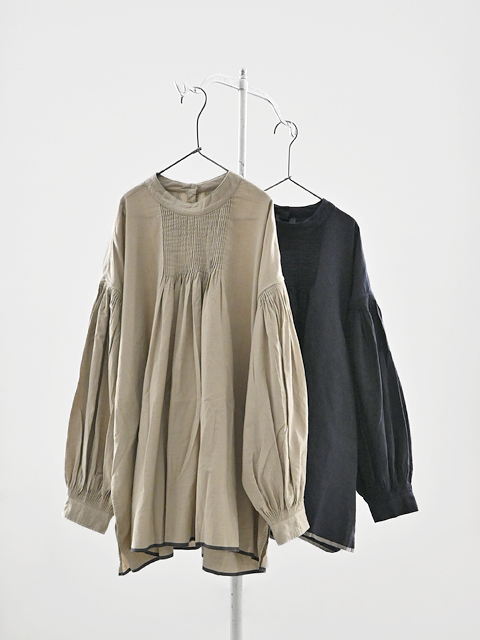 maison de soil (メゾンドソイル) バルーン袖・スタンドカラープルオーバーシャツ