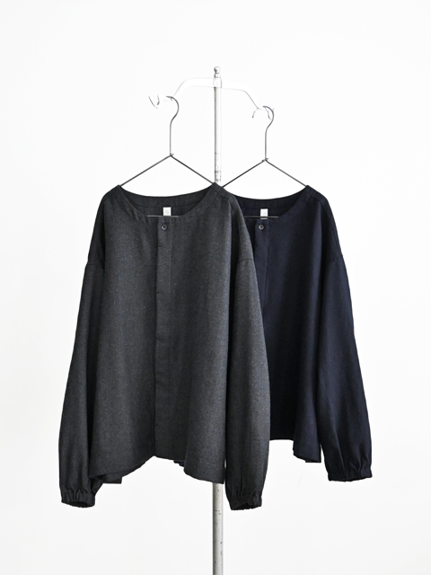 prit (プリット)　ウール・ノーカラーブラウス