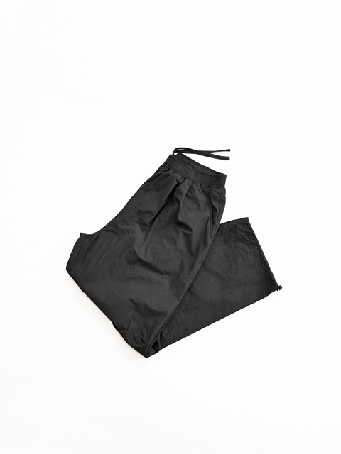 maillot (マイヨ) "mature" コットンナイロン・トラックトラウザー