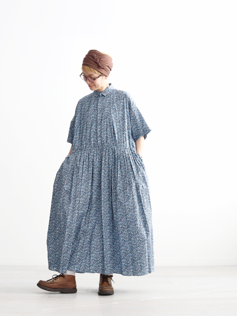 TOUJOURS (トゥジュー)　Short Sleeve Classic Gathered Dress (ブルーフラワープリント・ギャザーワンピース)