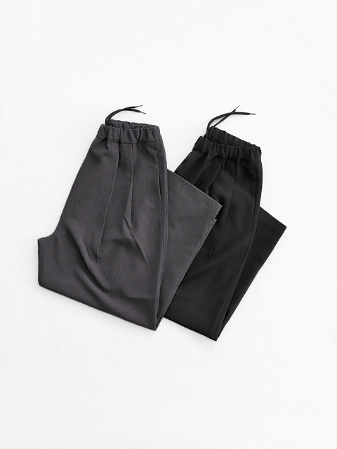 TRAVAIL MANUEL (トラバイユマニュアル)　ドレープツイル・バームパンツ