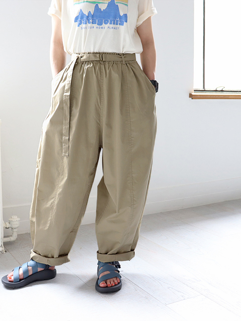 NANGA (ナンガ)　VOLUME GATHER CHINO PANTS W (ボリュームギャザー・チノパンツ)