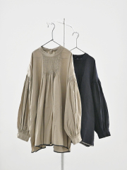 maison de soil (メゾンドソイル)　バルーン袖・スタンドカラープルオーバーシャツ