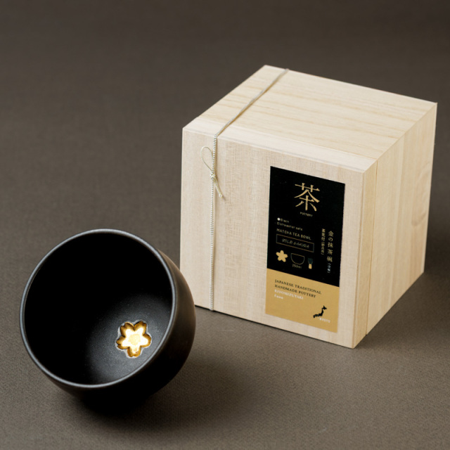 金の抹茶碗(桜黒色)