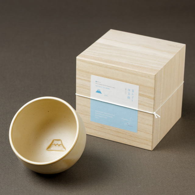 茶かざり抹茶碗（富士山白色）