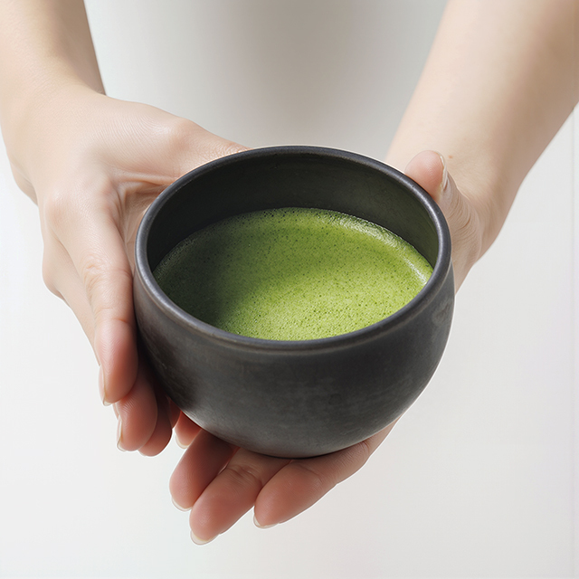 金の抹茶碗（桜黒色） | 茶寮翠泉オンラインショップ | 京都の茶寮から