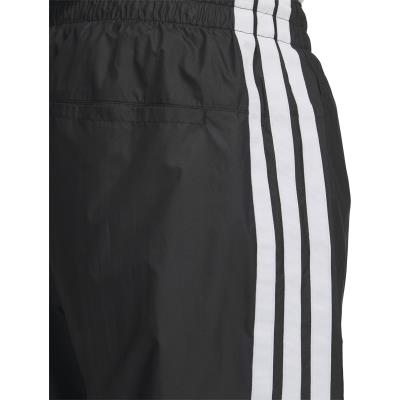 アディダスウィンドブレーカー