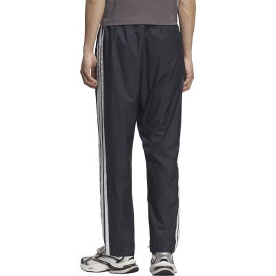 アディダスウィンドブレーカー