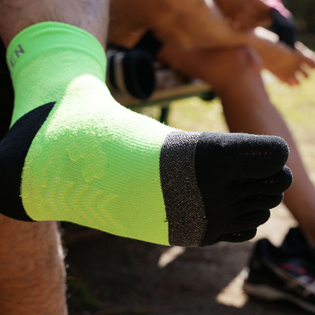 ササクラスポーツ通販 Idaten 5本指 ハニカム テーピングソックス ミドル丈 1903