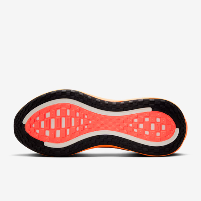 ナイキ ボメロ プラス
