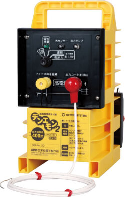 畑を荒らすイノシシから作物を守る電気柵「デンエモン2 100mセット」