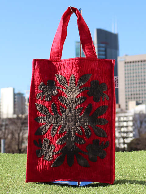 ハワイアンキルトA4バッグ　ハイビスカス　エクストラダークブラウン　オン　レッド